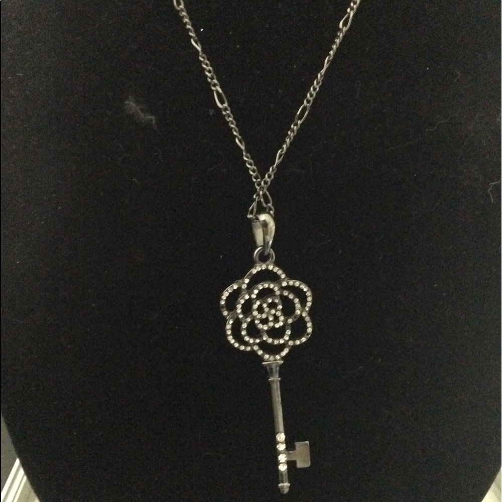 Women’s flower key necklace